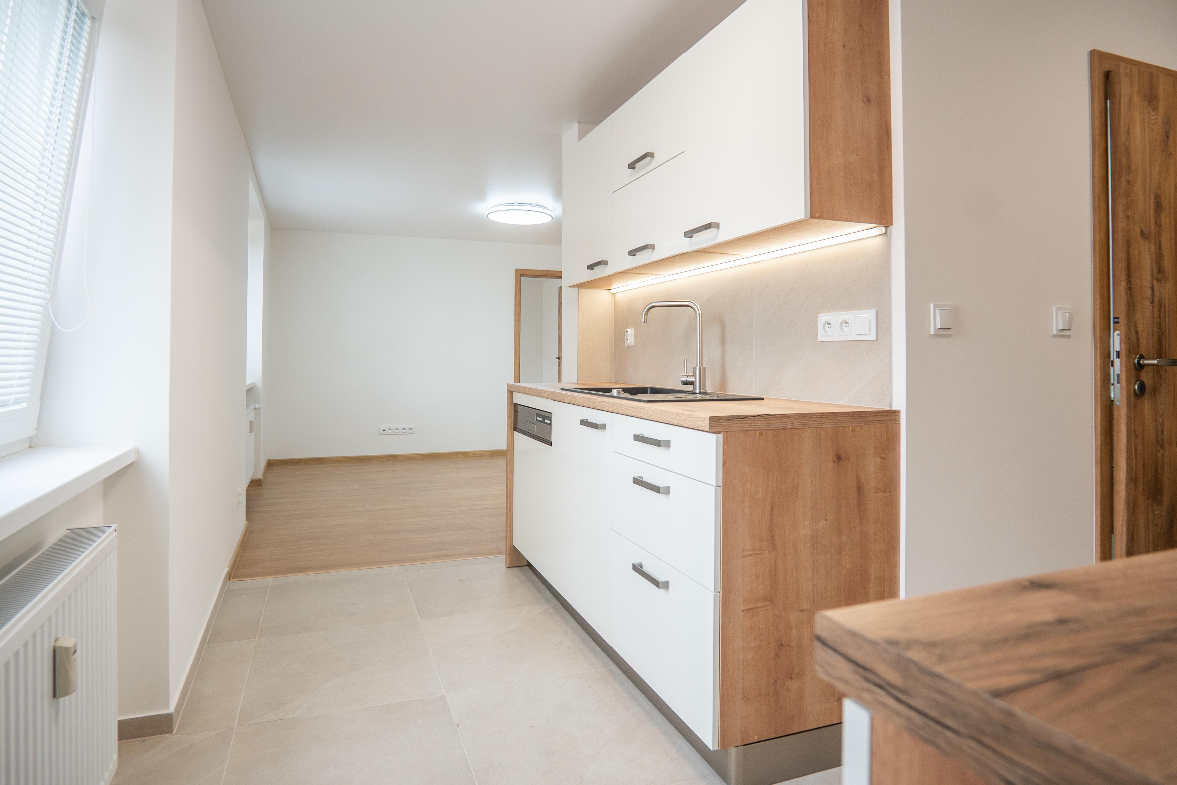 TOP CENOVÁ PONUKA - 3 IZBOVÝ BYT PO REKONŠTRUKCII V ŠACI